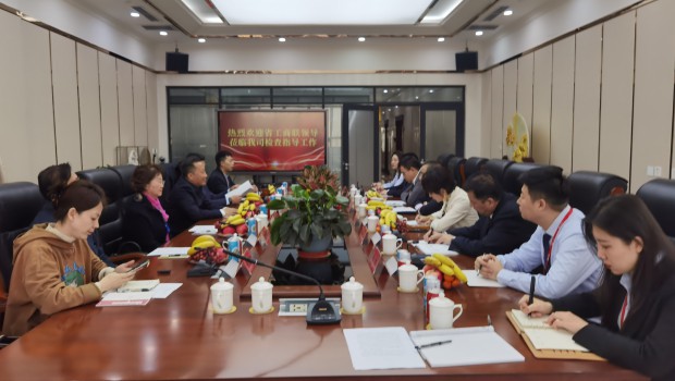 甘肅省委統(tǒng)戰(zhàn)部副部長(zhǎng)、省工商聯(lián)黨組書記茍?zhí)旌暌恍猩W臨蘭州亞太集團(tuán)檢查指導(dǎo)工作